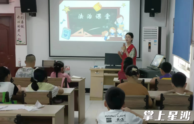 刘庆参与普法活动。均为刘庆供图