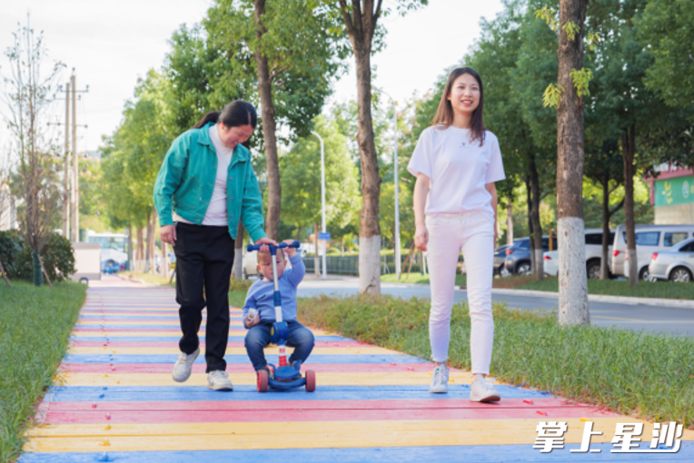 行走星沙，随处可见市民幸福的笑容。长沙县文明办供图