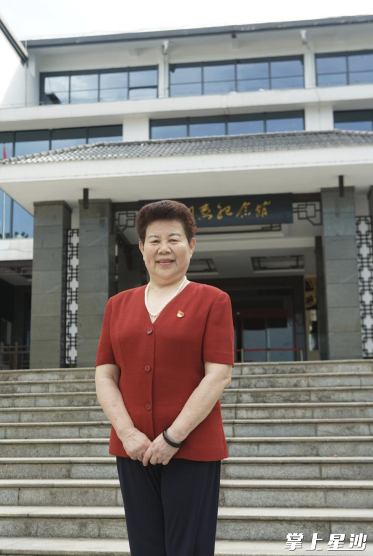 历经15年，缪曼聪组织志愿团队寻找缪伯英烈士革命事迹，为缪伯英故居重新修缮开放作出积极贡献，让中共第一位女党员的初心故事得以传承。张庆 摄