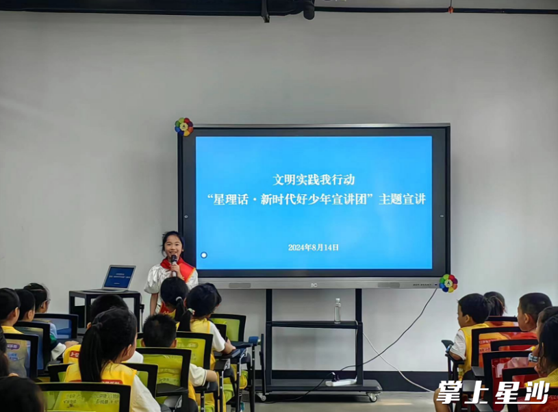 樊妍昕同学以精彩的《松雅湖的幸福秘密》演讲，引领大家踏上了一场探索之旅。