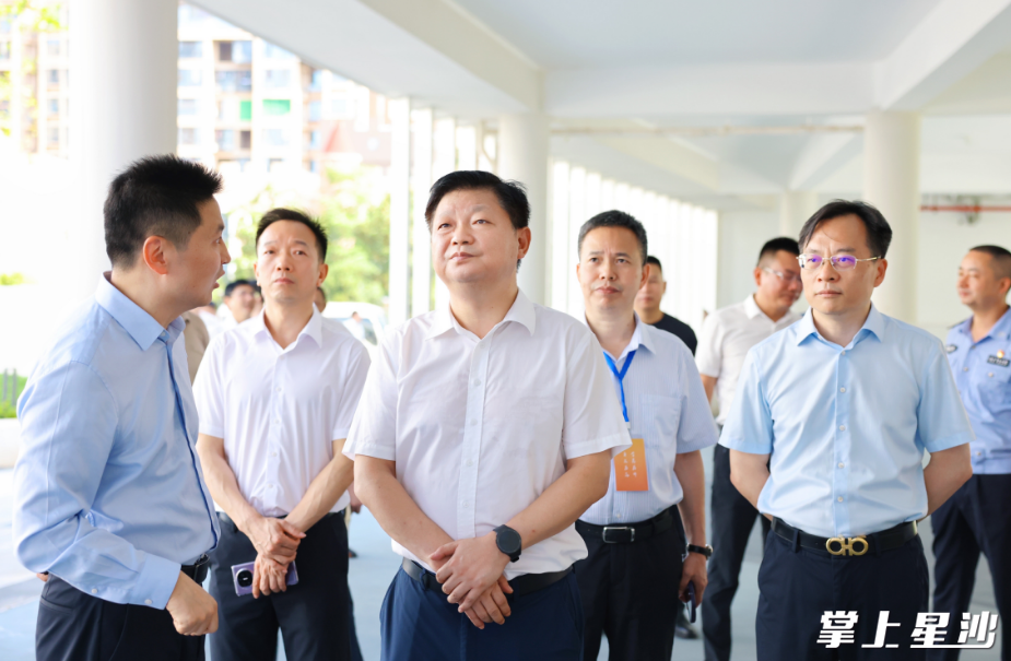 付旭明在湖南师范大学附属三一云谷实验学校，督导项目建设工作。