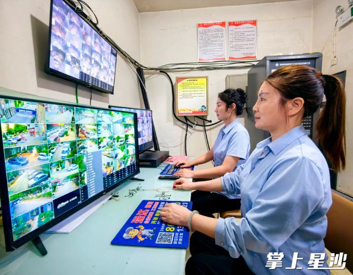 星港社区东门尚苑小区消防隐患整改后，物业工作人员正在认真履职。 均为泉塘街道供图