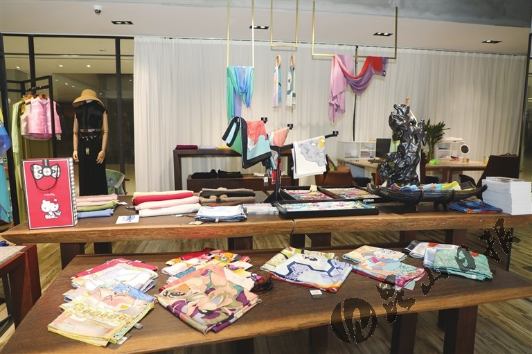 花桥晨风时尚创意产业园企业产品陈列。 黄春宇 摄