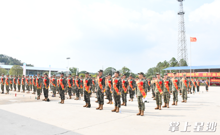 欢送新兵入伍仪式现场。县人武部供图