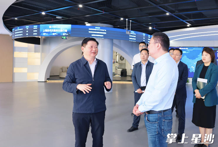 付旭明在上海技术交易所中南中心，调研技术交易中心建设及运营情况。