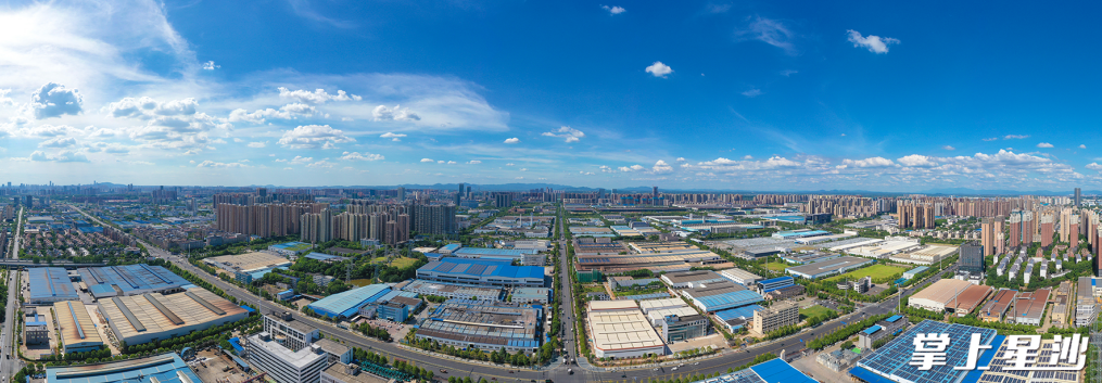 长沙县跑出了项目建设加速度，目前重点建设项目完已成投资652.95亿元，151个新建项目全部开工。舒展 摄