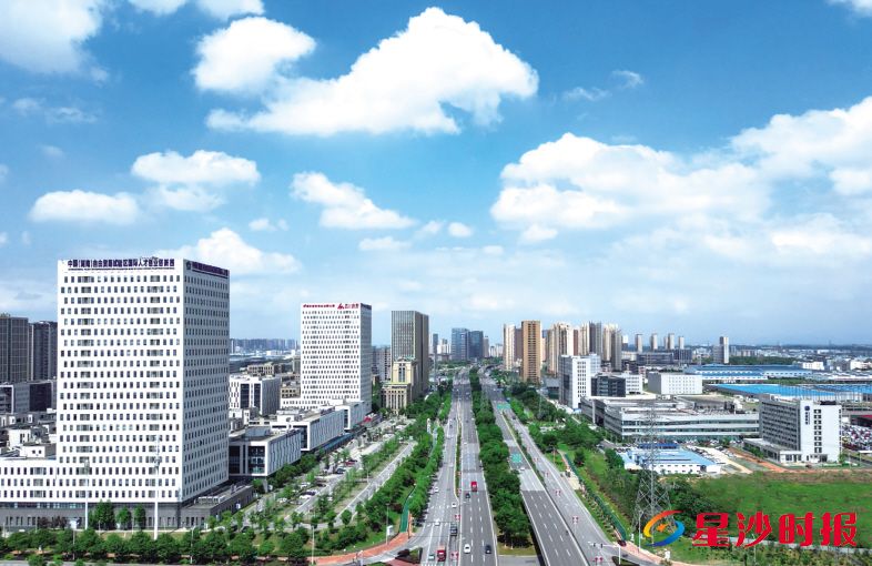 　　㮾梨街道内产业林立，规上工业企业数量占全县四分之一，2024年新增省级专精特新中小企业数量领先全县。　　章帝 摄