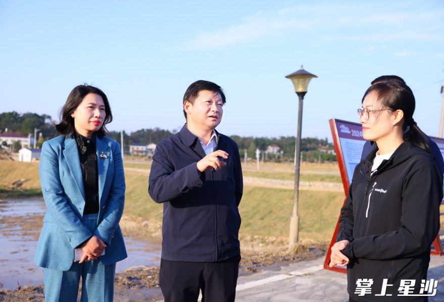 付旭明在古华山村茶坡里美丽宜居建设项目现场，调研美丽宜居村庄项目建设、高标准农田建设，开展巡田。