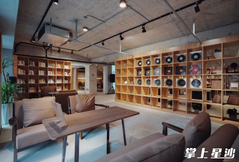 “美邻空间·悦湘龙”，长沙首家邻里生活艺术馆，它以书为媒，以梦为马，编织着属于这座城市的书香绮梦。