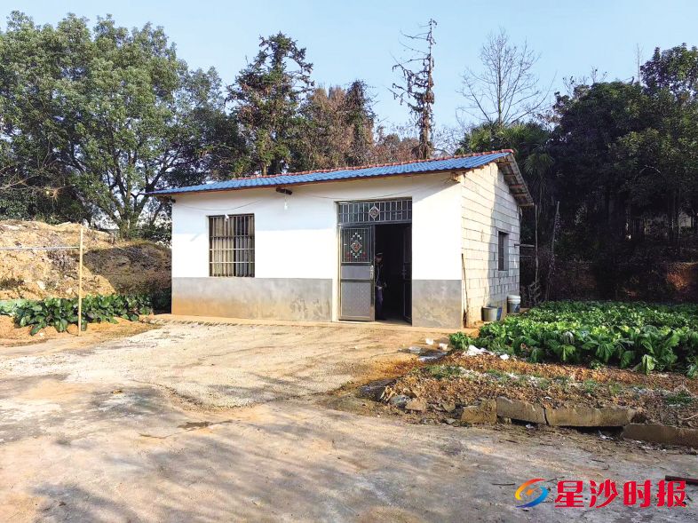 镇、村干部积极帮助申请危房改造补贴,图为危房改造后。均为黄兴镇供图