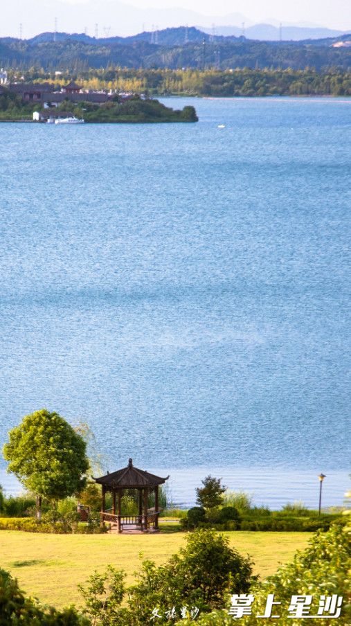 松雅湖国家湿地公园被誉为长沙最像“海”的地方，约上朋友一起来露营、散步、骑行，都很合适。