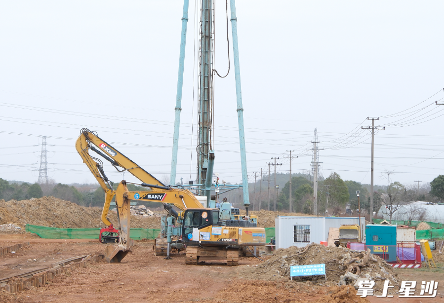 华夏特变智能装备制造基地项目建设现场。