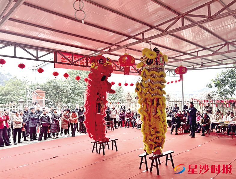　　江背镇五美社区喜庆的舞狮“闹”出幸福的年味。江背镇供图