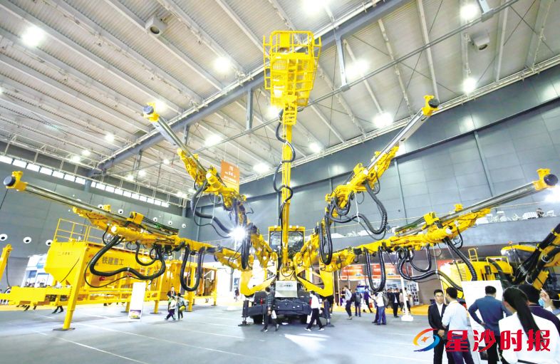 　　长沙国际工程机械展览会已成为全球工程机械行业的盛会。图为上一届长沙国际工程机械展盛况。　　资料图片
