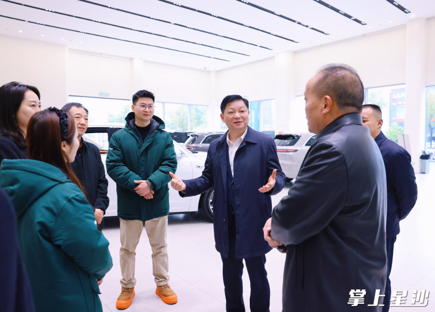 付旭明在理想汽车长沙中南零售中心，调研汽车销售入规纳统情况。