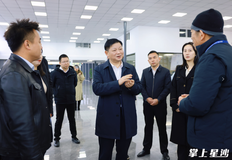 付旭明在湖南大诚行汽车发展有限公司，调研二手车出口情况。