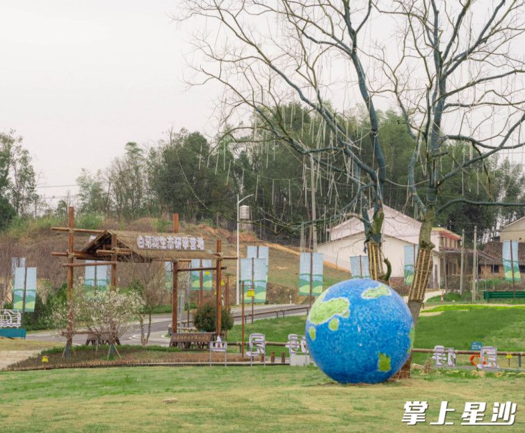 白马湖露营基地占地面积广阔，设施完备，集教育、实践、文化传承于一体。