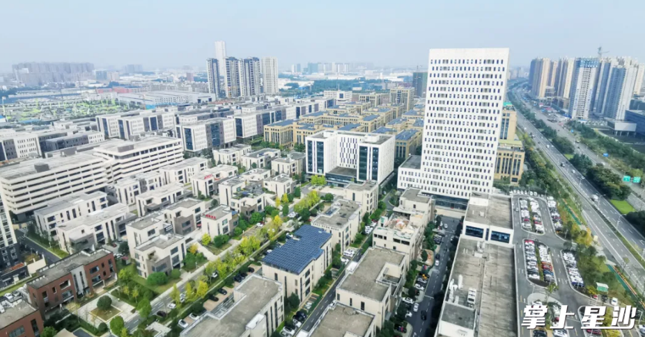人民东路一侧。资料图片