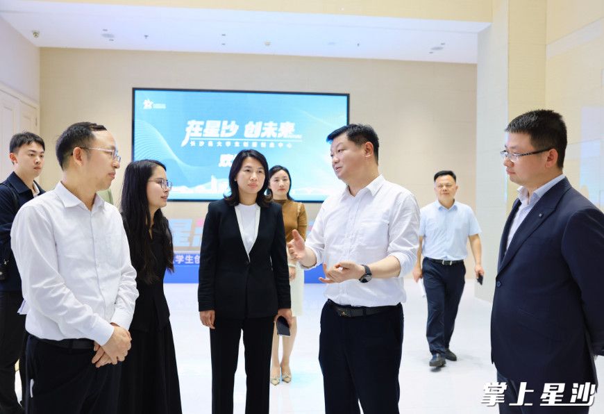 付旭明在长沙县大学生创新创业中心，听取中心运行情况介绍，调研“增强大学生创业孵化基地服务带动能力”工作落实情况。