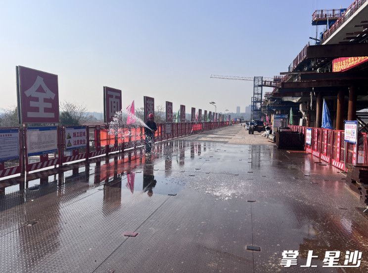 县住房和城乡建设局对县域在建工程项目进行摸排检查。