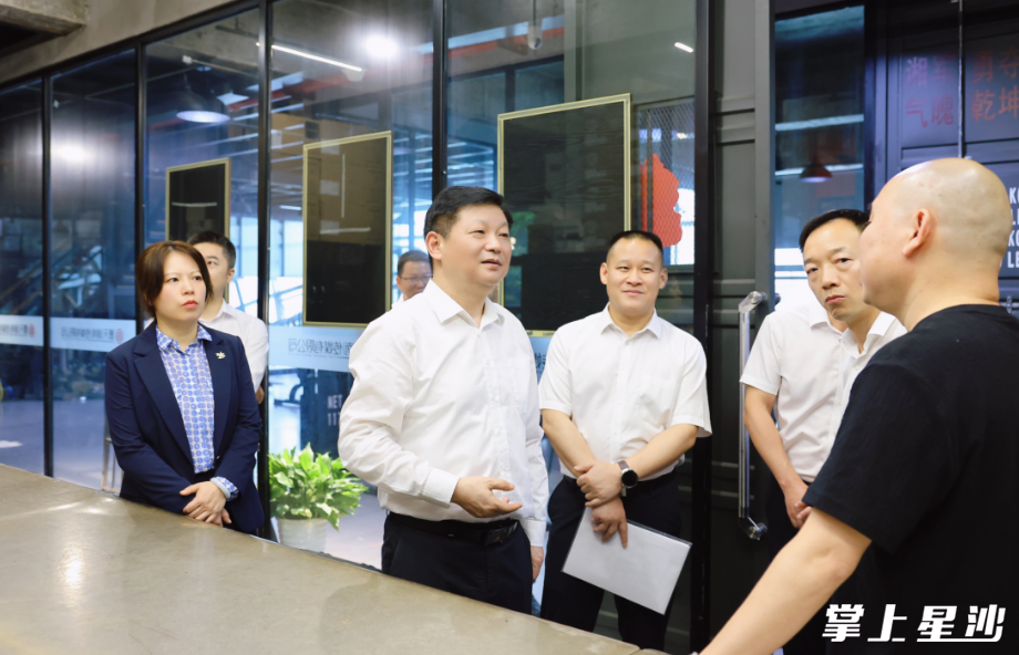 付旭明在墨天(湖南)传媒有限公司，调研文化产业发展、企业经营情况。