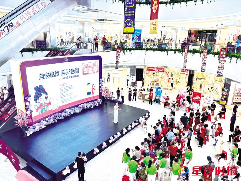 　　活动通过别出心裁的创意、丰富多元的内容，吸引了近200位单身人士参与，打造了一场跨越传统与潮流的浪漫盛宴。周汝洁 摄