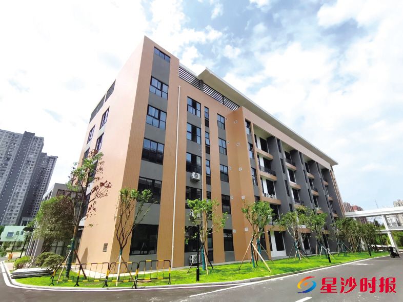 　　长郡双语星沙学校（东校区）即原松雅湖第二小学，原校区改为长郡双语星沙学校（西校区）。学校供图