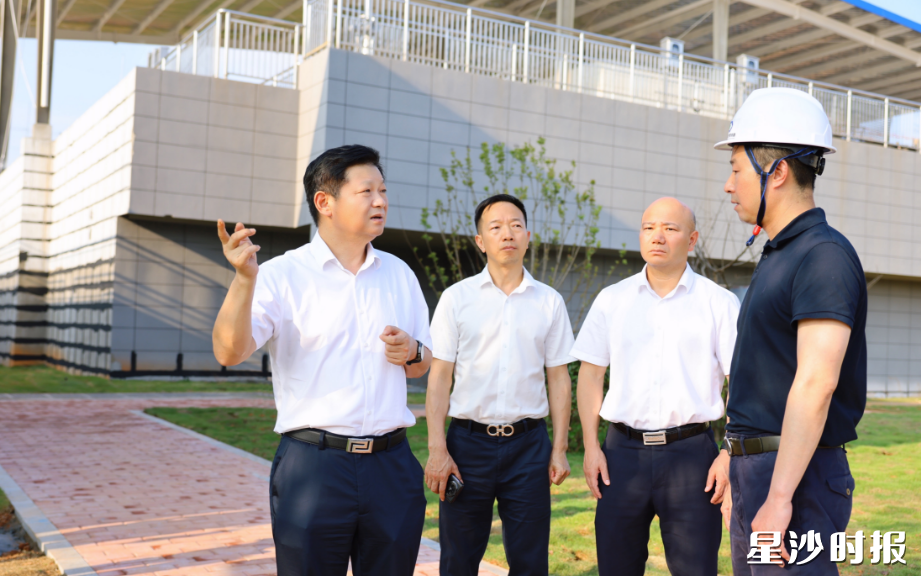 付旭明在星沙产业基地污水处理厂项目，调研项目建设情况。