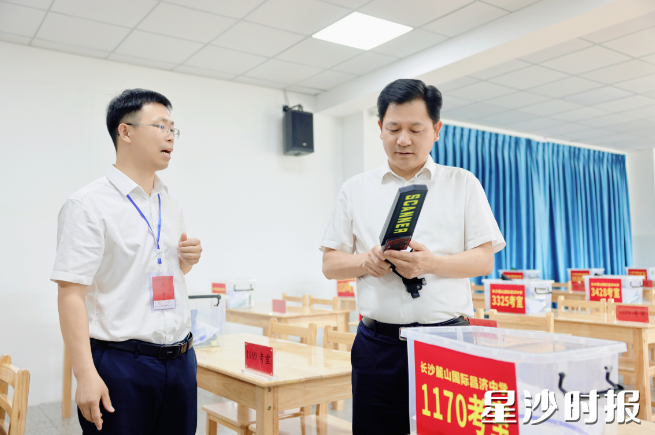 督导现场。叶尹浩 摄