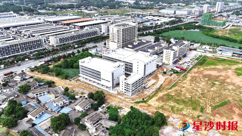 香他她科技产业园已进入设备安装阶段,整体进度完成80%,建成后产品可覆盖300至500公里范围内的市场。 项目方供图
