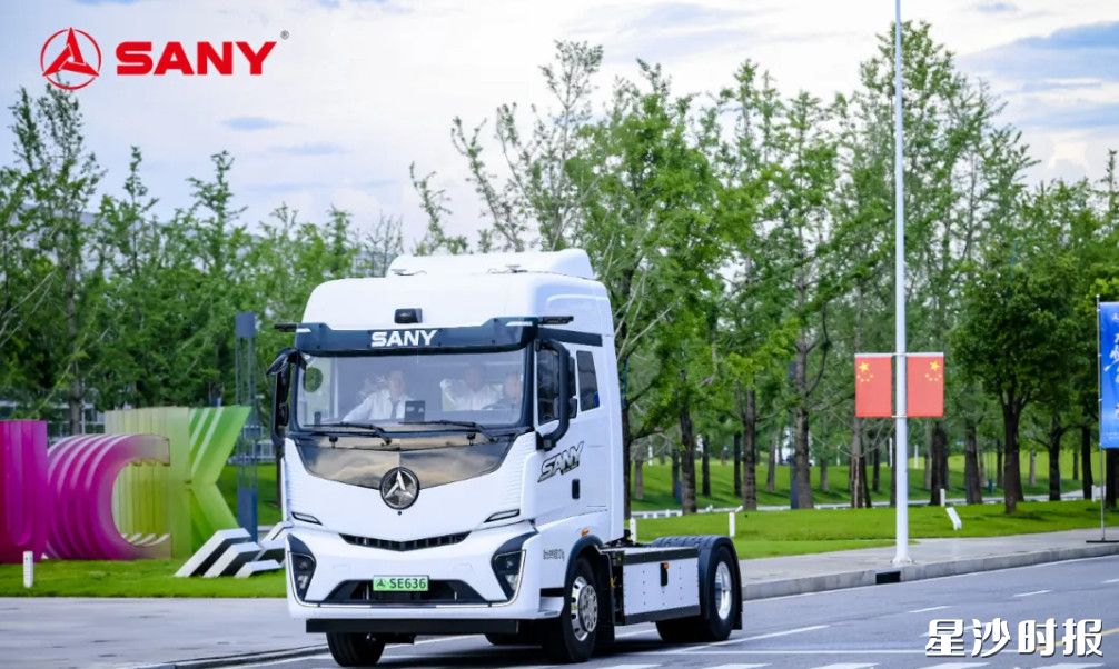 目前,SE636已在极兔、德邦、顺丰、京东等头部物流企业干线网络中投入运营,为行业提供切实可行的新能源解决方案。 目前,SE636已在极兔、德邦、顺丰、京东等头部物流企业干线网络中投入运营,为行业提供切实可行的新能源解决方案。