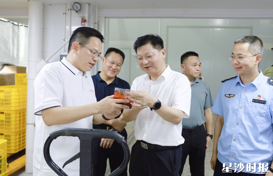 付旭明在湖南味当鲜食品有限公司，调研现代农业产业链预制菜产业发展情况。