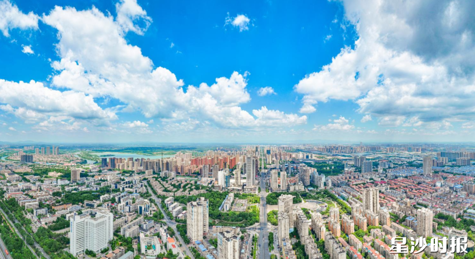 长沙县加快构建“358”现代化产业体系，全力打造国家重要先进制造业高地。图为星沙全景。艾哲文 摄