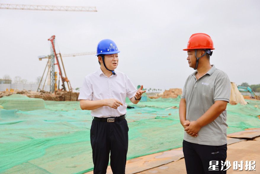 付旭明在松湖上境项目工地，督导安全生产工作。