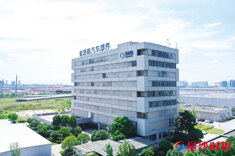 　　园区接到索恩格项目招标控制价编审后，仅用8天（比规定时限提前12天）便高质量完成评审，效率提升60%，节约工程建设成本380万元。舒展 摄