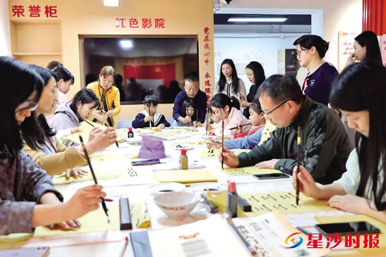 碧桂园社区以文化为纽带拉进邻里关系。社区供图