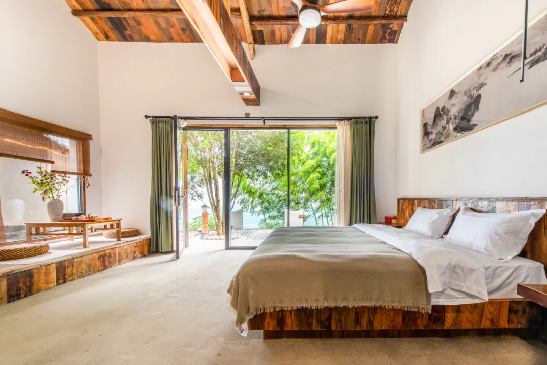 “桐乐·影宿”栖身于影珠山，吸引了无数同样渴望拥抱山海的都市心灵。