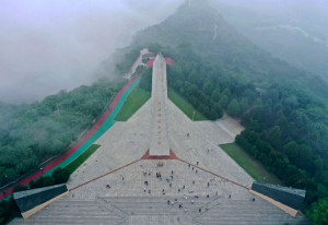 钟华论：在民族复兴征程上夺取新的伟大胜利——纪念中国人民抗日战争暨世界反法西斯战争胜利80周年