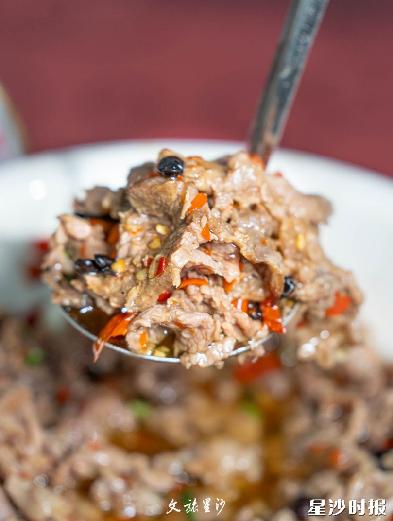 盛记家常菜馆是当地人都会推荐的宝藏食堂，餐品主打田园本味，简单又纯粹。