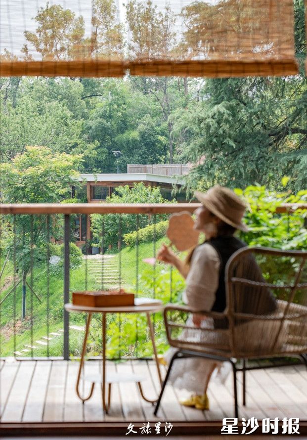 南伽山间泮位于天华山脚下，静谧山谷中，主打地道湘味与田园时蔬，食材从山间地头直达餐桌。