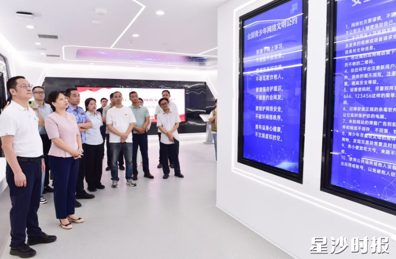 参观活动现场。刘思源 摄 参观活动现场。刘思源 摄