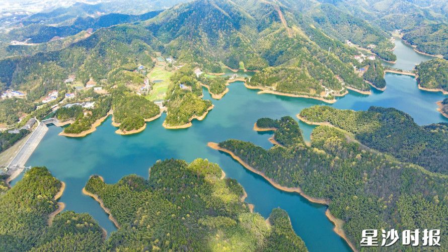 长沙县水业集团加快推进农村供水工程建设，让民生水利真正造福于民。图为长沙县乌川湖。资料图片