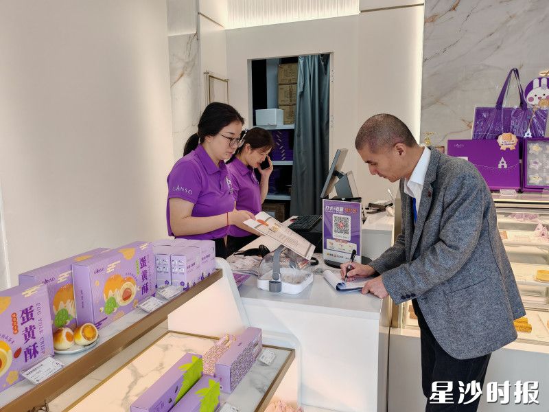 星沙街道工作人员深入企业精准摸排,做好服务。星沙街道供图 星沙街道工作人员深入企业精准摸排,做好服务。星沙街道供图