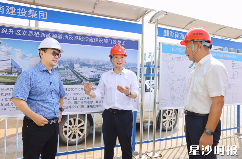 付旭明在索恩格新能源基地及基础设施配套项目，督导项目建设并检查安全生产工作。