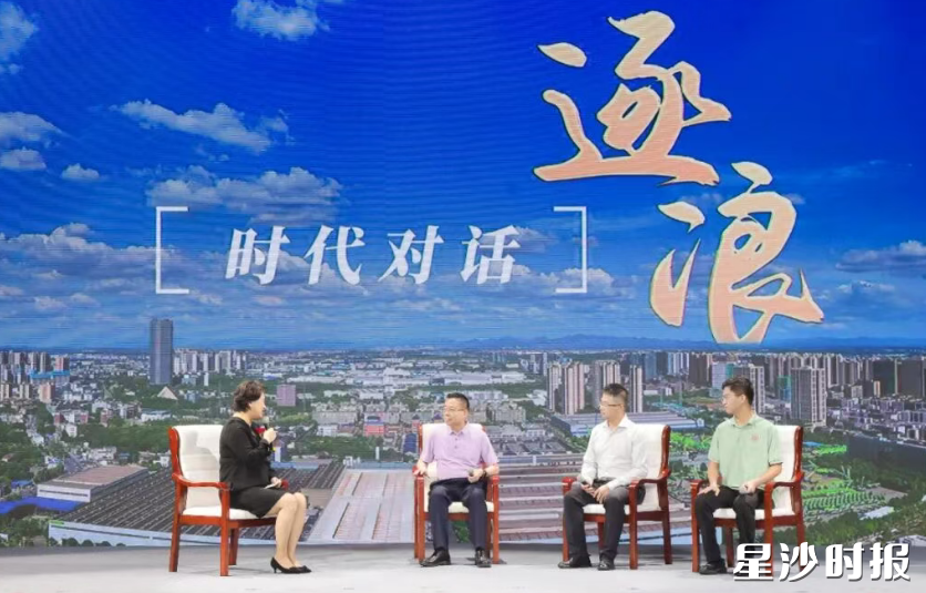 中秋联谊会现场。舒展 摄
