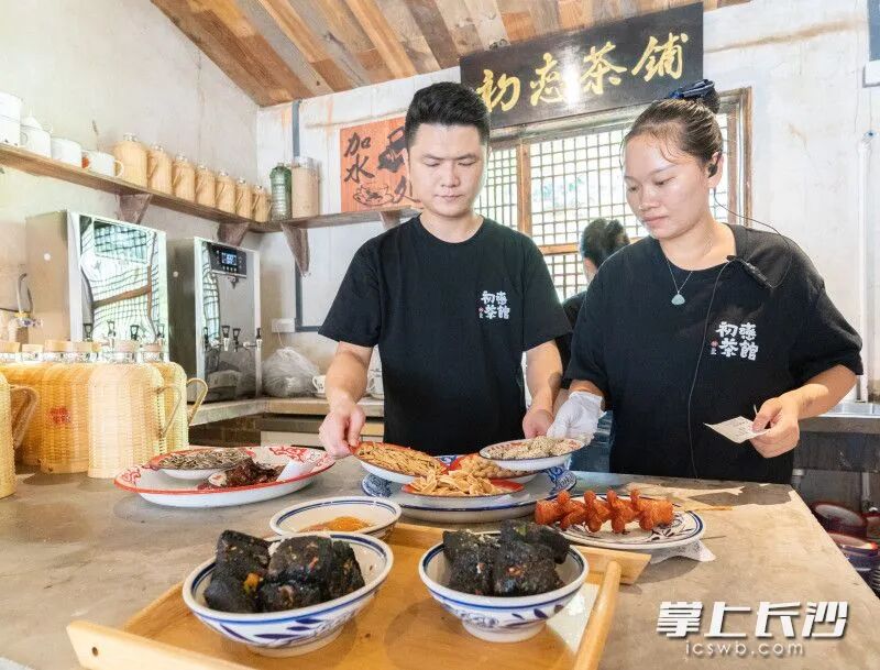初恋茶馆有各色长沙县本地小吃。