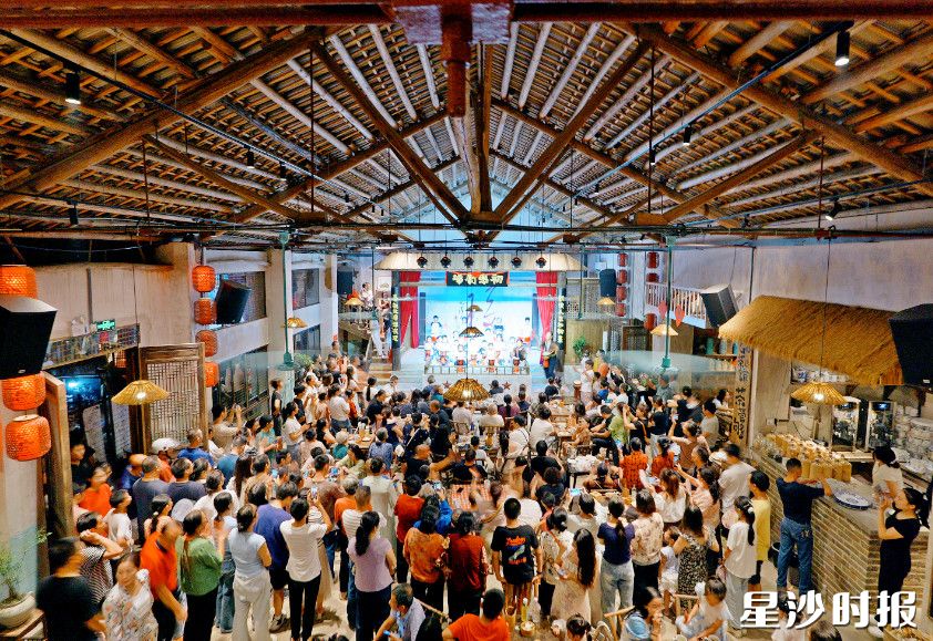 初恋茶馆上榜2025长沙国庆攻略·文旅推荐榜，日均接待800余桌。均为章帝 摄