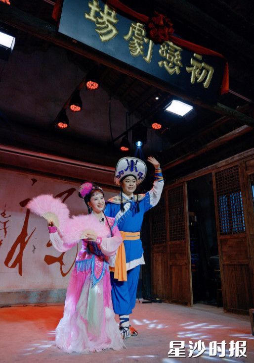 初恋剧场精彩的节目表演。