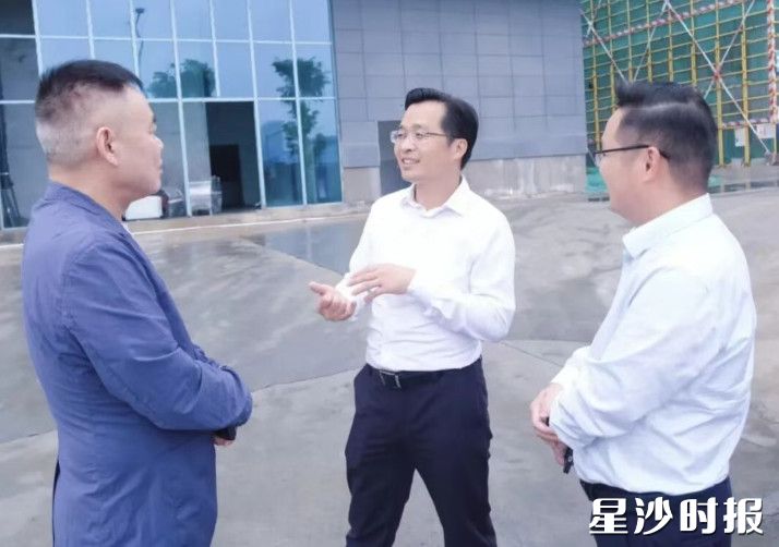 蒋红波走访调研湖南丰源业翔晶科扩建年产100万套高性能摩托车用锂离子动力电池项目。