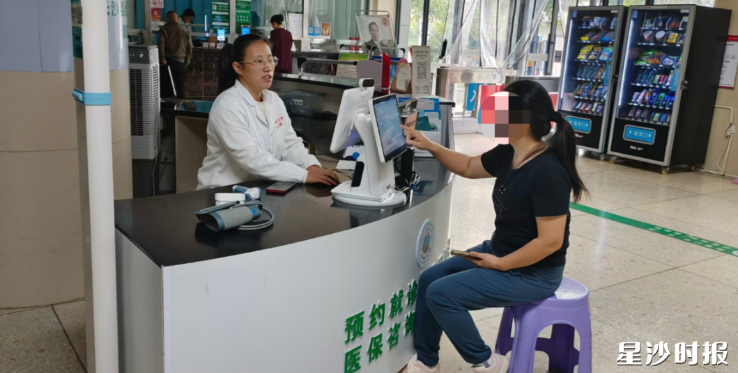 “一站式门诊”服务台，让就医从“奔波忙”变成“省心事”。均为北山镇中心卫生院供图